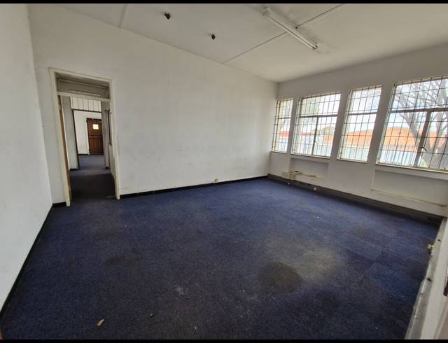 1,563M² WAREHOUSE TO LET IN BENROSE